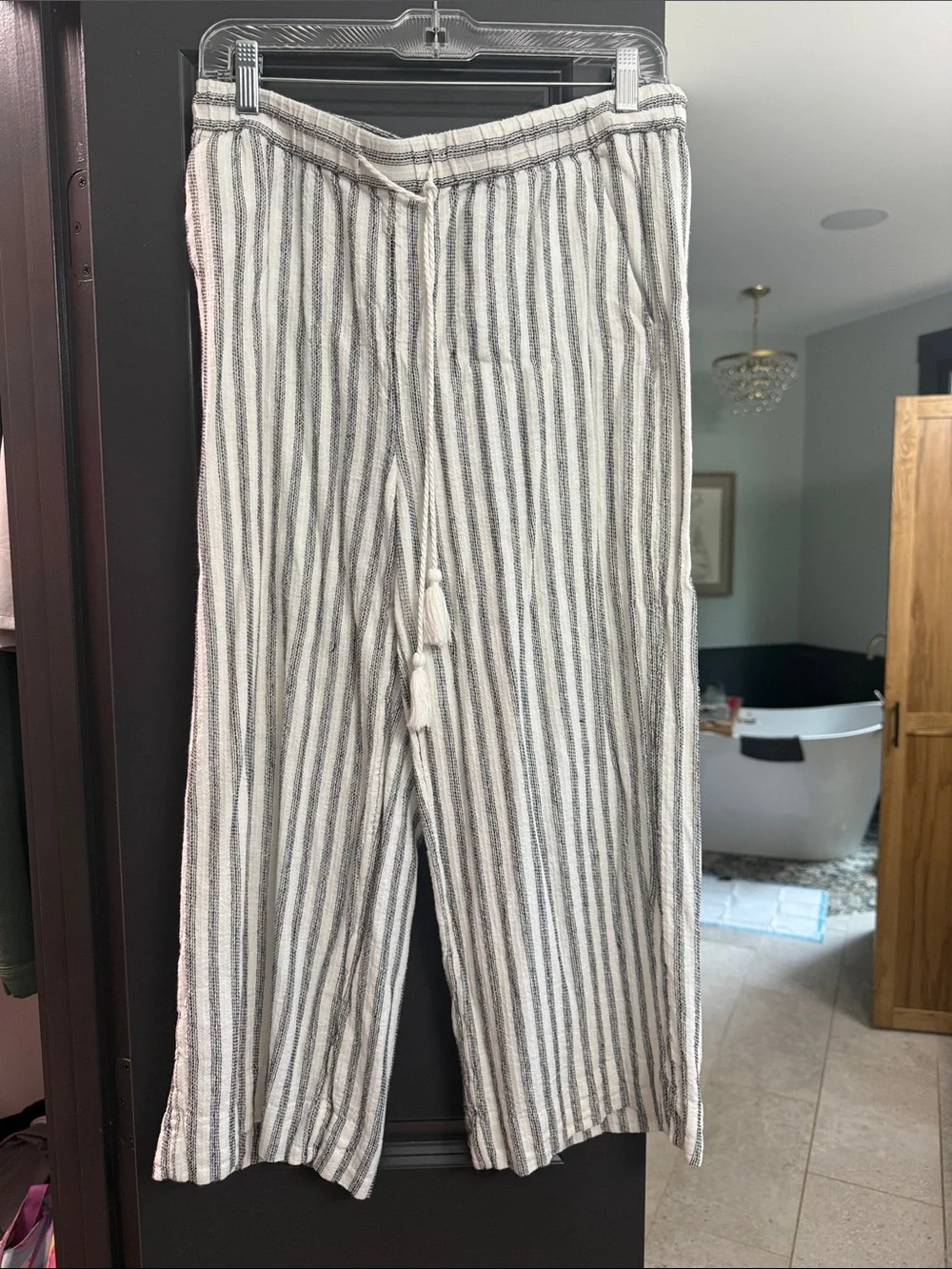 Banana Republic White and Gray Striped Cropped Linen Pants